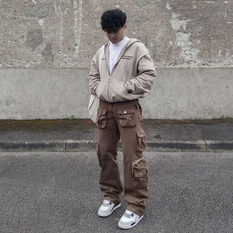 Flare Cargo Pants Outfit Men, Hoodie Cargo Pants Outfit Men, Brown Cargos Outfits Men, Tan Cargos Outfits Men, Brown Outfit Men Street Styles, Brown Zip Up Outfit Men, Brown Cargo Outfit Men, Brown Streetwear Outfit Men, Brown Cargos Men