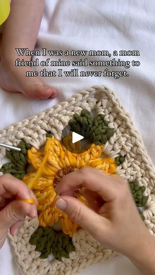 Embroidered Projects, Unique Crochet Patterns, Crochet Handles, Tambour Embroidery, Crochet Sunflower, Fabric Inspiration, Crafts To Make And Sell, Sunflower Pattern, Wool Crafts