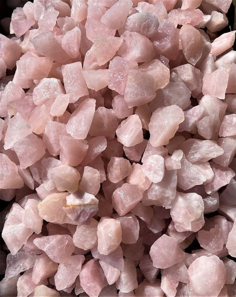 Wrap Crystals, Party Monster, Rough Rose Quartz, Serpentine Stone, Rose Quartz Healing, Fun Pictures, Crystal Aesthetic, Gem Mining, Raw Rose Quartz