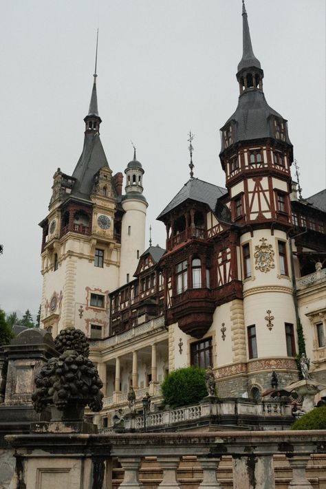 Castle In Romania, Transylvania Romania Dracula, Romania Aesthetic Vintage, Transylvania Romania Aesthetic, Romania Castles, Transylvania Aesthetic, Transylvania Travel, Fujifilm Xe4, Romanian Aesthetic