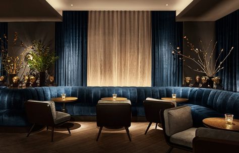 11 Howard Hotel in Soho by Space Copenhagen 11 Howard Hotel, Banquette Restaurant, Zigarren Lounges, Soho Hotel, Bistro Furniture, Soho New York, Outdoor Patio Furniture Sets, Lounge Bar, Banquette Seating