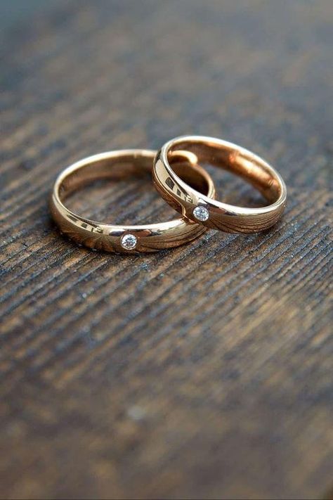 Couple Rings For Engagement In Gold, Engagement Rings Design Ideas, Wedding Rings Ideas Couple, Wedding Ring Couple Marriage, Wedding Ring Designs Couple, Marriage Rings Couple, Couple Wedding Rings Unique, Couple Ring Designs Gold, Wedding Rings Engagement Couple