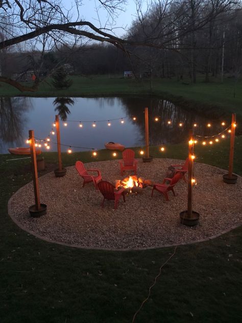 Bonfire Areas Backyards, Bonfire Backyard Ideas, Cheap Bonfire Pit Ideas, Outdoor Bonfire Ideas Backyards, Outside Sitting Area Ideas Cheap, Diy Bonfire Pit Cheap Backyard Ideas, Fire Pit Sitting Area Ideas Diy, Cheap Backyard Makeover Diy, Small Yard Fire Pit