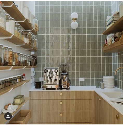 Bay House, Kitchen Benches, Butler's Pantry, Wooden Cabinets, Kitchen Cabinetry, Green Kitchen, Skagen, Home Fashion, 인테리어 디자인