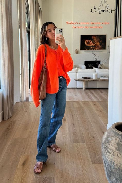 Neon Sandals Outfit, Brown Sandals Outfit Summer, Orange Cardigan Outfit, Brown Sandals Outfit, Bright Spring Clothes, Orange Top Outfit, Sandals Outfit Casual, Pantalon Orange, Sandals Outfit Summer