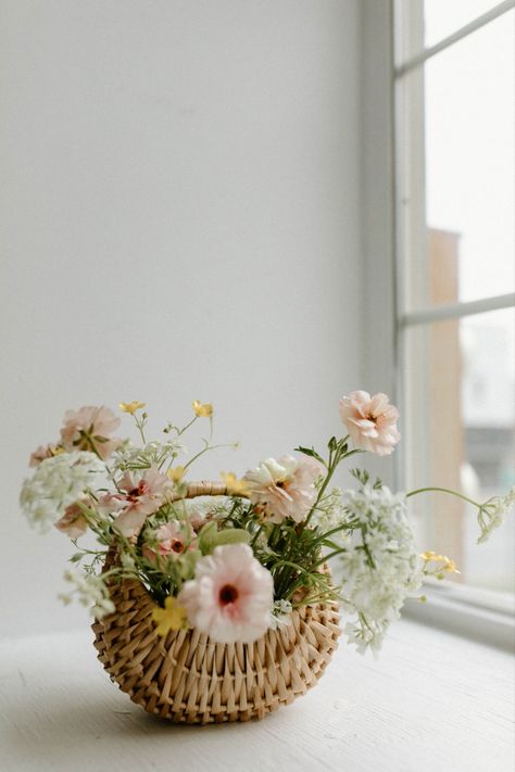 Small basket filled with spring wild flowers Floral Basket Bridesmaid, Bridesmaids Floral Baskets, Basket Bridal Bouquet, Flower Basket Ideas Wedding, Bridesmaid Unique Bouquet, Basket Flowers Bridesmaids, Wedding Flower Basket Bridesmaid, Bridesmaids Bouquet Baskets, Baskets With Flowers Wedding