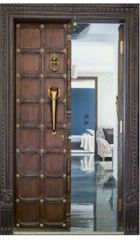 Traditional Main Door Design Indian, Indian Main Door Designs, Classic House Interior Design, Temple Door, House Main Door, Double Doors Exterior, House Main Door Design, Door Design Photos, Main Entrance Door Design