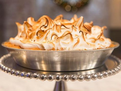 Baking Championship Recipes, Cranberry Meringue, Cranberry Meringue Pie, Holiday Baking Championship, Xmas Baking, Pie Easy, Meringue Pie Recipes, Cooking Competition, Wafer Cookies