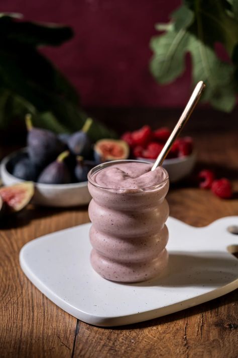 Creamy Fig and Berry Smoothie Fig Smoothie, Almond Smoothie, Broccoli Sprouts, Summer Smoothies, Vegan Yogurt, Strawberry Yogurt, Fresh Figs, Dried Figs, Berry Smoothie