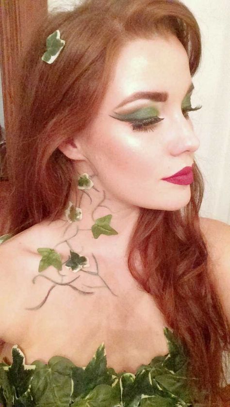 DIY Poison Ivy Halloween Costume https://www.youtube.com/watch?v=Jw4hoIYmDiM Poison Ivy From Batman, Pinterest Halloween Costumes, The Riddler And Poison Ivy Costume, Easy Poison Ivy Costume, Poison Ivy Costume Halloween, Poison Ivy Cosplay Diy, Poison Ivy Costume Ideas, Poison Ivy Halloween, Plus Size Poison Ivy Costume