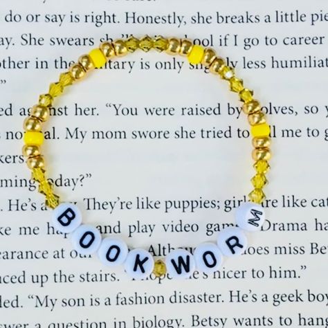 HappyDaisyBookEnds - Etsy Bracelet Letters, Word Bracelets, Teacher Bracelet, Bracelet Name, Bracelets Ideas, Bracelets Handmade Diy, Word Bracelet, Kandi Bracelets, Clay Bracelet