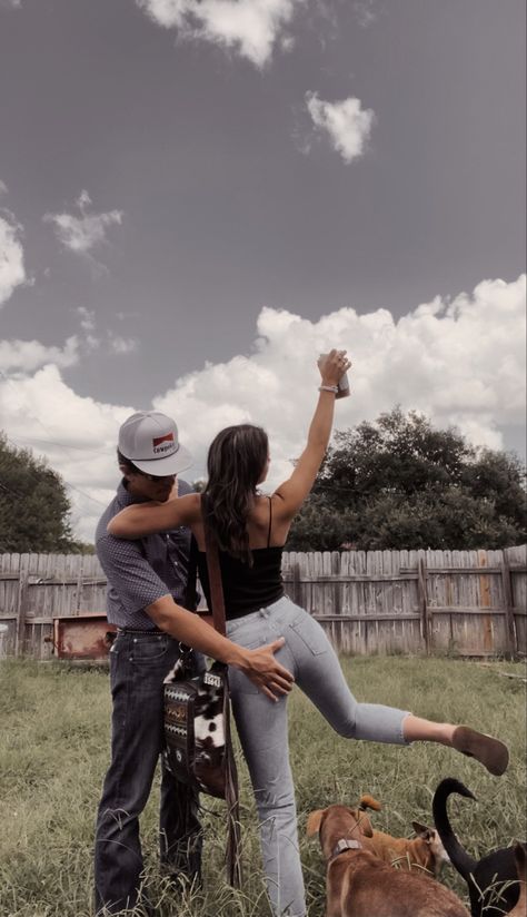 Country Love Wallpaper, Western Couples, Country Love, Country Couple Pictures, Country Relationship Goals, Country Relationships, Western Photoshoot, Cute Country Couples, Country Couples