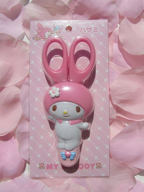 My Melody Scissors: Love, via Flickr. Hello Kitty School, Hello Kitty Rooms, Charmmy Kitty, Kawaii School Supplies, Hello Kitty Aesthetic, Hello Kit, Stationary School, Pink Hello Kitty, Cute Stationary