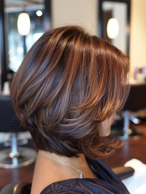 Jellyfish Haircut, Hairstyle Bangs, Hairstyles Bangs, Κούρεμα Bob, Chin Length Haircuts, Haircuts For Medium Length Hair, Layered Bob Haircuts, Layered Haircuts For Medium Hair, Chin Length Hair