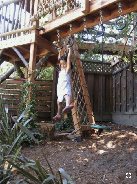 Treehouse Design Architecture, Play Structures For Kids, Tree Fort, Tree House Diy, Tree House Kids, Cozy Backyard, Tree House Designs, Backyard Play, Play Structure