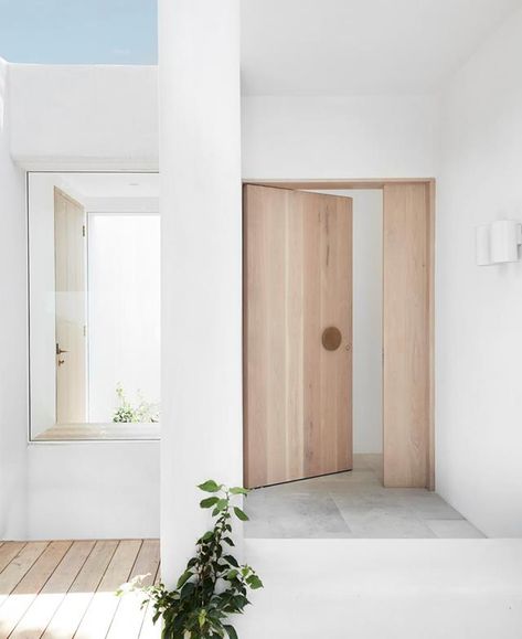 A modern coastal home front entrance features a pale timber front door. Timber Front Door, Modern Coastal Home, Bungalow Renovation, Cottage Renovation, Melbourne House, The Local Project, Casa Exterior, Modern Beach House, Beach House Design