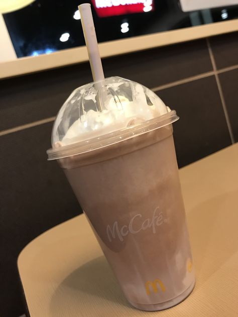 You guys HAVE to try this shake! Milkshake Mc Donalds, Mcdonalds Chocolate Milkshake, Mcdonalds Drinks, Mcdonalds Shakes, Mcdonalds Milkshake, Easy Dragon Drawings, Shake Cup, Dragon Drawings, Chocolate Shake