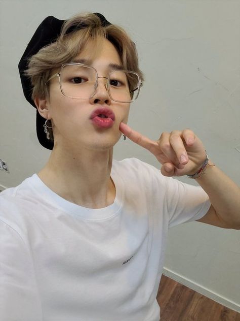 Jimin Selca, 17 Kpop, Park Ji Min, Jung So Min, Army Bts, Park Jimin Cute, Park Jimin Bts, Bts Bangtan Boy, Bts Boys