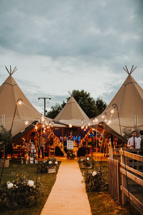 Wedding Festival Outfit, Autumn Tipi Wedding, Festival Style Wedding Receptions, Boho Tipi Wedding, Marquee Entrance Decoration, Tipi Tent Wedding, Tipi Wedding Flowers, Garden Wedding Venue Ideas, Boho Wedding Tent