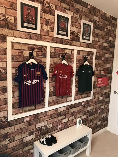 Soccer Aesthetic Bedroom, Football Room Design, Football Room Aesthetic, Teenage Football Bedroom, Football Bedroom Aesthetic, Football Room Decor Ideas, Teenage Boys Bedroom Ideas Football, Football Inspired Bedroom, Boys Bedroom Ideas Football