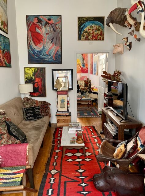 Mismatched Art Wall, Small Space Maximalist, Small Maximalist Bedroom, Eclectic Room Design, Eclectic Bedrooms, Eclectic Bedroom Design, Maximalist Eclectic, Eclectic Apartment, Sofa Chesterfield