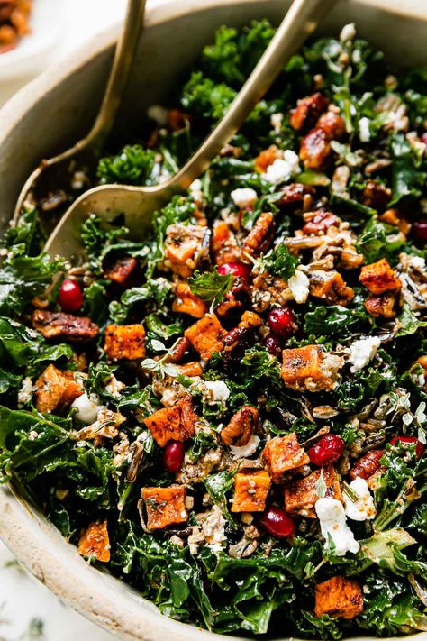 Essen, Spiced Sweet Potatoes, Dairy Free Thanksgiving, Thanksgiving Salad Recipes, Autumn Salad Recipes, Cider Vinaigrette, Thanksgiving Salad, Cooking Wild Rice, Massaged Kale