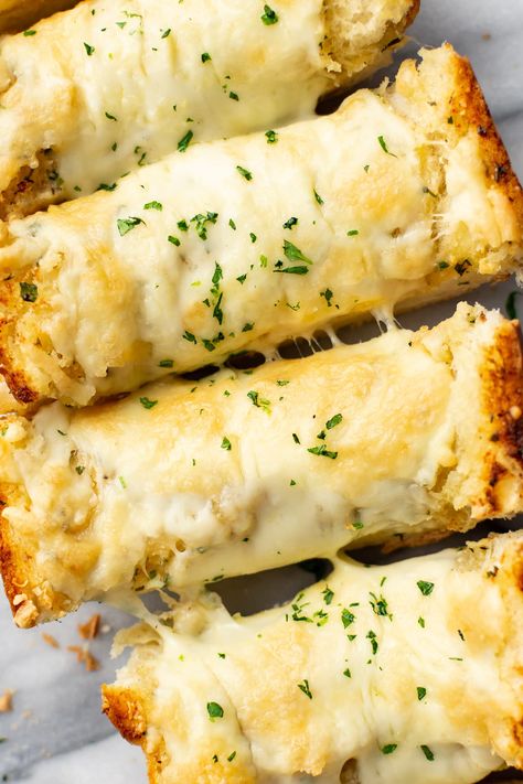 With two kinds of cheese, this cheesy garlic bread recipe will be on repeat! It's simple to prepare, has lots of garlic butter, and goes with practically any main dish. Cheesy Bread Sticks, Easy Garlic Bread, Salt And Lavender, Cheesy Garlic Bread Recipe, Salt Lavender, Make Garlic Bread, Homemade Garlic Bread, Lavender Recipes, Garlic Cheese Bread