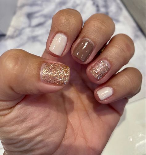 Perfect way to transition to fall nails Autumn Nails, Gel Nails, Fall To Christmas Transition Nails, Transition To Fall Nails, Christmas Transition, Transition Nails, Fall Gel Nails, I Feel Pretty, Feel Pretty