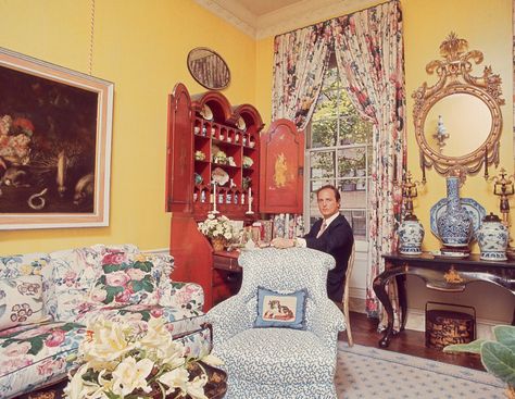 MarioBuattaAOFAD_pg094-095 copy Old Westbury Gardens, Westbury Gardens, Mario Buatta, Old Westbury, Cozy Library, Design Tricks, Carpet Cover, New York School, American Interior