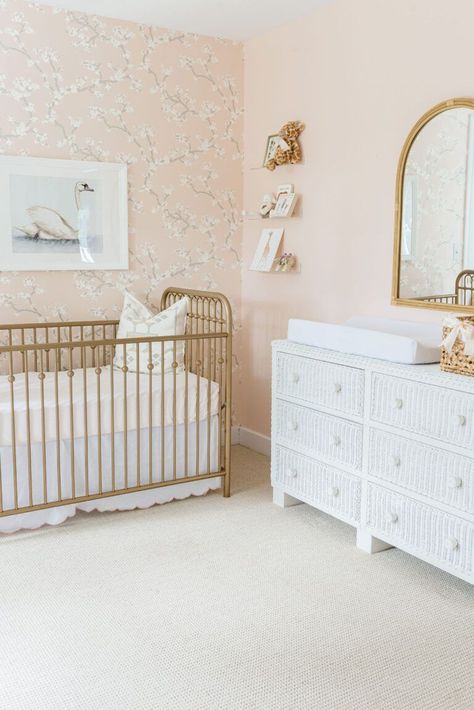 Nursery Wallpaper Ideas, Gold Crib, Girl Nursery Wallpaper, Girl Nursery Pink, Classic Nursery, Gold Nursery, Nursery Room Design