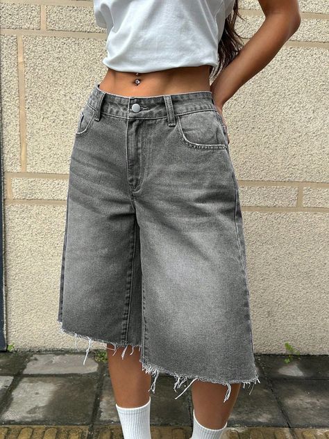 Short Largo, Loose Denim Shorts, Short Large, Street Style Outfits Casual, Denim Shorts Outfit, Denim Skirt Outfits, Bermuda Jeans, Long Sleeve Casual Dress, Shorts Denim