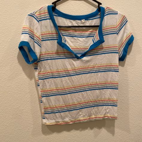 Multi Colored Striped Tee W V Neck Reminds Me Of Stranger Things Or Like A Cute 80s Vibe Nwot Never Worn Size S No Damage, Rips Or Stains From A Smoke Free And Pet Free Clean Household Reasonable Offers Are Welcome :) Feel Free To Ask Me Questions Below 80s Vintage Clothes, 80s Tops Women, 80s Summer Fashion, 80's Clothes, 80s Tops, Stripped Tshirt, 80s Clothes, Stranger Things Outfit, Thrift Inspo