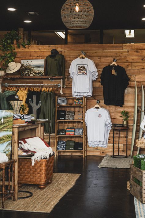 Clothing Booth Display Ideas, Surf Shop Interior, Surf Shop Aesthetic, Clothing Booth Display, Retail Photography, Surf House Decor, Camp House, Zero Waste Store, Surf House