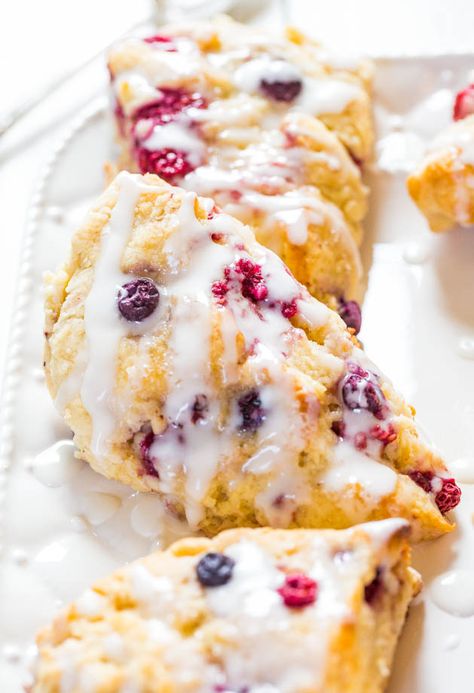 The Best Glazed Mixed Berry Scones Mixed Berry Scones, The Best Scones, Best Scones, Best Scone Recipe, Berry Scones, Cake Breakfast, Scone Mix, Hp Sauce, Homemade Scones