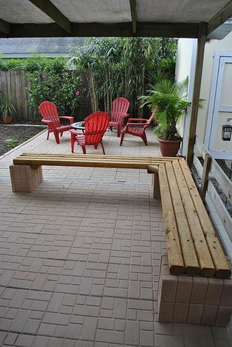 Furniture L Shaped Cream Cinder Block Bench With Soft Yellow Wood ... Outdoor Corner Bench, Timber Bench Seat, Cinder Block Furniture, Cinder Block Bench, Design Per Patio, Diy Bank, Outdoor Bench Seating, Cheap Patio Furniture, Diy Outdoor Seating