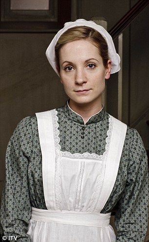 Joanne Froggatt as Anna Bates, Mary's lady's maid, in Downton Abbey. Edwardian Romance, Mary Ann Cotton, Downton Abbey Season 1, Tom Cullen, Downton Abbey Characters, Historical Garments, Joanne Froggatt, Victorian Maid, Anna Smith