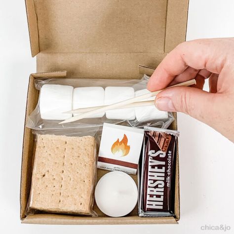 Mini s'mores kit gift box | Chica and Jo Waffles Bar, Baking Kit Gift, Smores Favors, S'mores Box, Meal Kits Diy, Smores Kit, Food Kit, Smores Kits, Graze Box