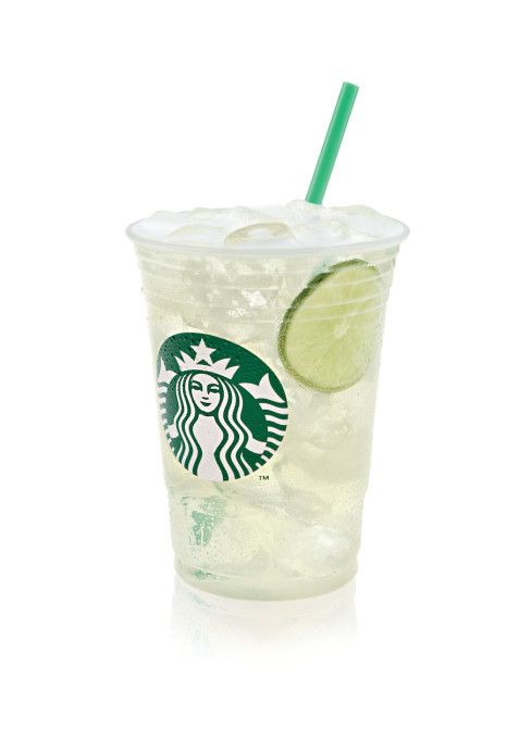 Low-Calorie Starbucks Drinks: The Cool Lime Refresher has 60 calories in a grande. Starbucks Photography, Iced Black Coffee, Very Berry Hibiscus Refresher, Low Calorie Starbucks Drinks, Cool Lime, Cold Starbucks Drinks, Dessert Homemade, Nitro Cold Brew, Starbucks Menu