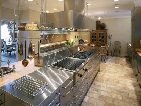 The experts at HGTV.com share their top 10 favorite professional-grade, restaurant-style kitchens. Stainless Steel Kitchen Countertops, Gourmet Kitchen Design, Metal Countertops, Chef Inspired Kitchen, Restaurant Kitchen Design, Hgtv Kitchens, Commercial Kitchen Design, Industri Modern, Steel Kitchen Cabinets