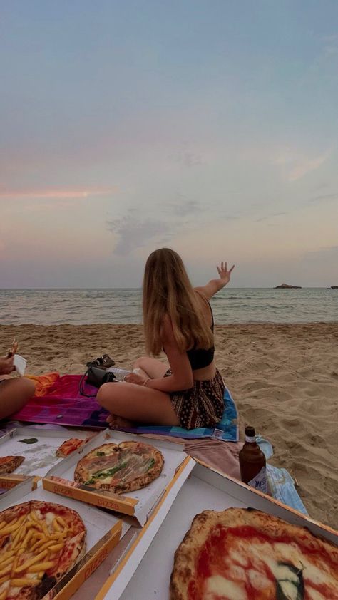 Beach Pizza, Pizza Friend, Summer Vision, Water Pictures, Sunset Sea, Alphabet Book, Summer Bucket Lists, Beach Poses, Summer Bucket