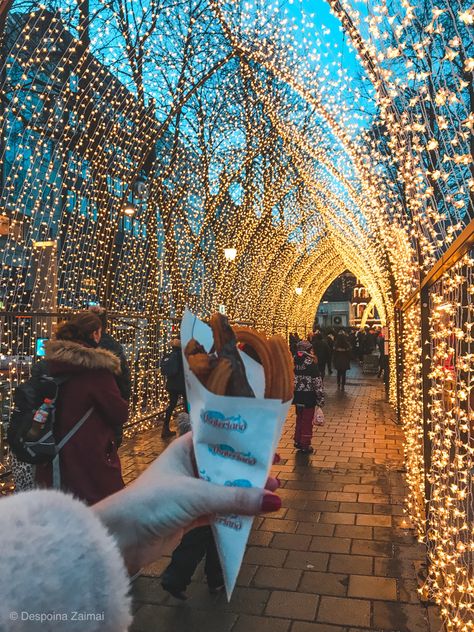 #oslo #christmas #lights #churros Oslo Christmas Market, Christmas Churros, Oslo Christmas, Christmas Market Aesthetic, Christmas Aesthetics, Christmas Inspo, Winter Vibes, Winter Wonder, Winter Aesthetic