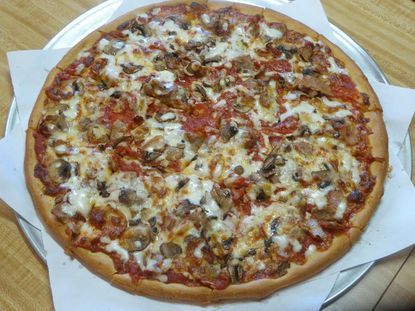 Pizza Hut Restaurant, Pizza Pin, Perfect Pizza Dough, Hackensack Nj, Homemade Pizza Crust, Big Pizza, Pizza Dough Recipe Easy, Easy Pizza Dough, Pizza Sauce Recipe