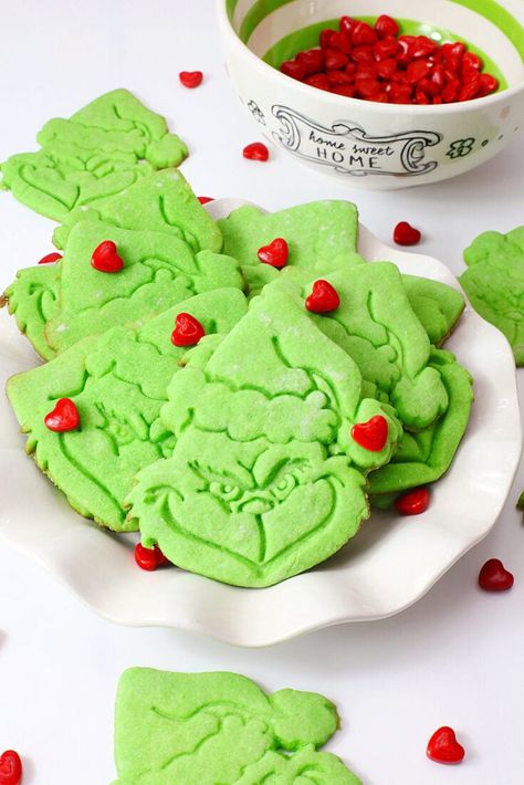 Grinch Cookies Decorated, Whoville Cookies, Grinch Sugar Cookies, Grinch Cookie, Grinch Cookies, Joy Of Baking, Cut Out Cookie Recipe, Chocolate Crinkle Cookies, Chocolate Crinkles