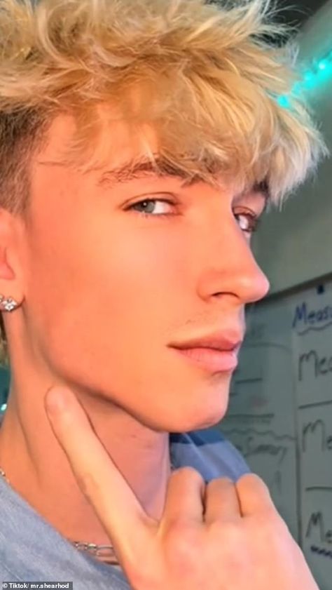 Jaw Pain Relief, Chiseled Jawline, First Person Writing, Sigma Male, Cristiano Ronaldo 7, Funny Reaction Pictures, Interesting Faces, In The Classroom, The Classroom