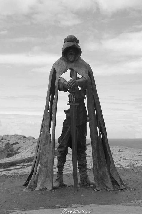 Photo: Gary Britland. Statue of King Arthur, by Robin Eynon, Tintagel, Cornwall Tintagel Cornwall, Witches And Warlocks, Henn Kim, Cemetery Art, King Arthur, Land Art, Metal Artwork, Art Sculpture, Public Art