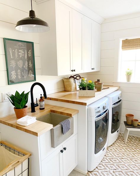 Laundry Room Countertop, Stacked Laundry Room, White Laundry Rooms, Laundry Room Ideas Small Space, Small Laundry Room Makeover, Dream Laundry Room, White Laundry, Laundry Room Layouts, Laundry Room Renovation