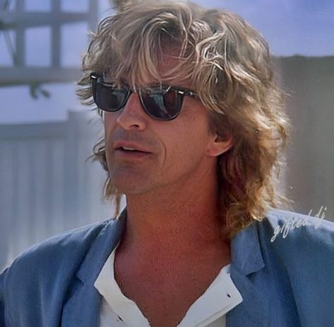 Don Johnson Miami Vice, Miami Vice Fashion, Sonny Crockett, 1967 Corvette, Gents Hair Style, Don Johnson, 80s Aesthetic, Mel Gibson, Hotel California