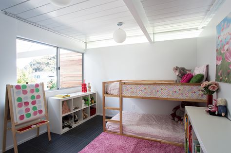 kiddo's room // Eichler Remodel in Burlingame, California | Dwell Mid Century Kids Room, Eichler Remodel, Ikea Kura Hack, Kids Bed Design, Ikea Kura Bed, Kura Bed, Ikea Kura, Bed Double, Kids Room Interior Design