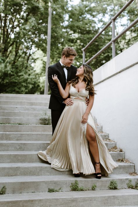 Prom Ideas Pictures, Prom Photos Couple, Getting To Know Grace, Prom Picture Poses For Couples, Couple Prom Pictures, Couples Prom Pictures, Couples Prom, Prom Photography Poses, Couple Prom