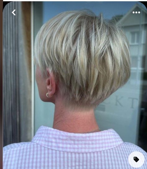 Short Hair Cuts With Bangs, Short Hair Cuts Styles, Curling Thick Hair, Hair Cuts With Bangs, Short Hairstyles Women, Short Stacked Hair, Kort Bob, Balayage Hairstyle, Stacked Haircuts